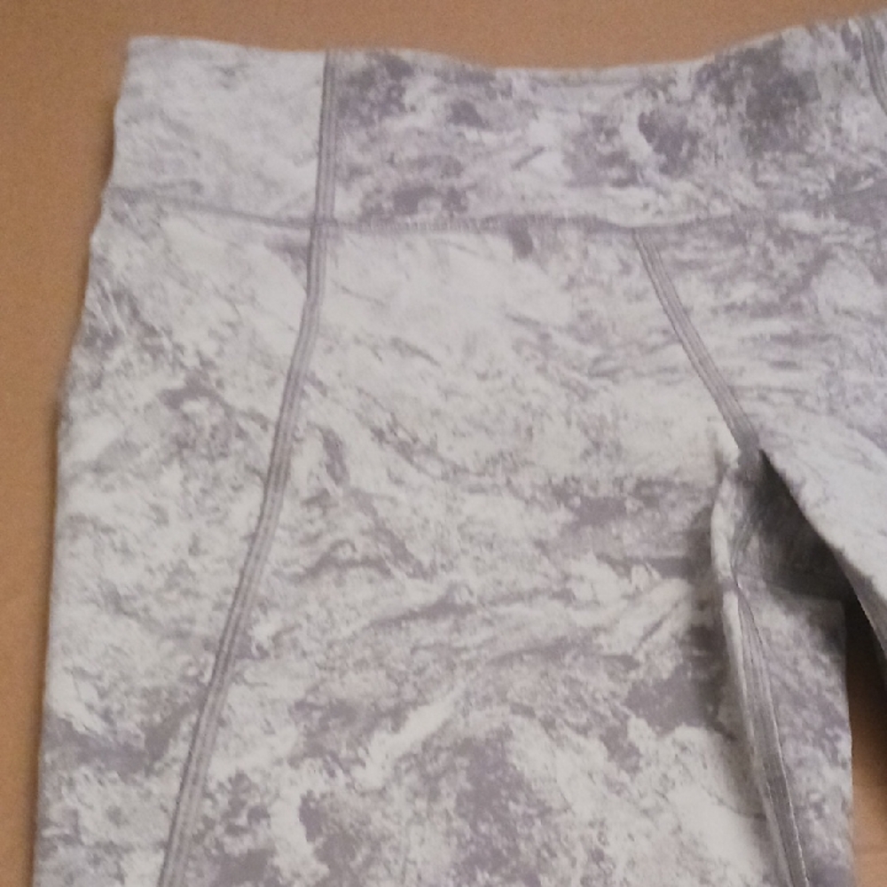 lululemon athletica Gray Patterned Leggings - Picture 2 of 13